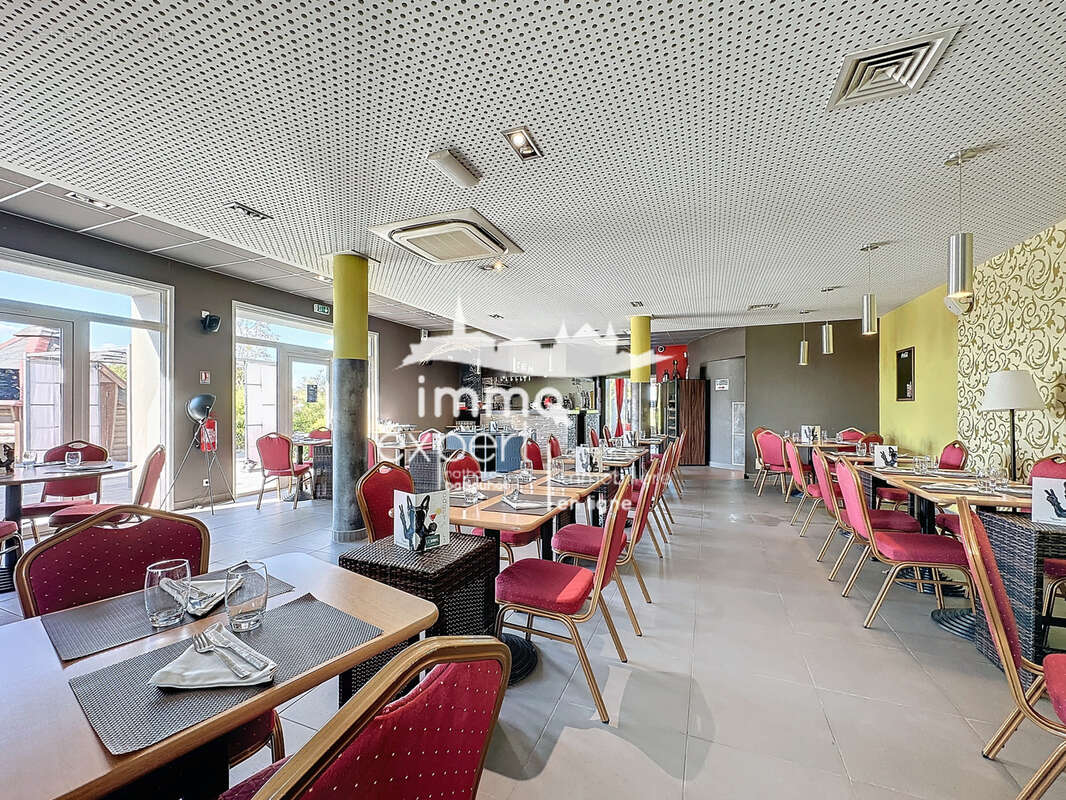 CHARMES   Murs commerciaux d'exception de 1 075 m2   Restaurant, Bar & Salle de Spectacle - photo 7