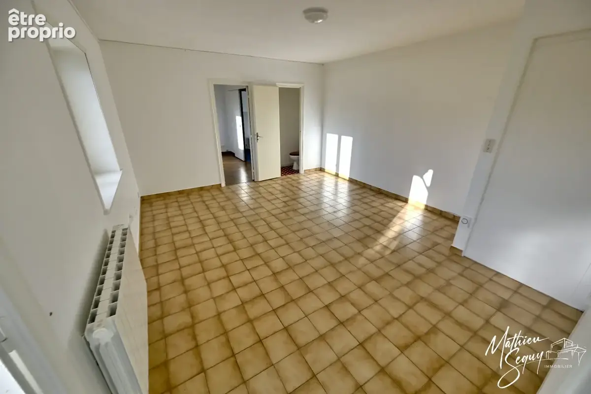 CHARBONNIERES LES BAINS (69) Appartement T2 de 45m² avec jardin de 84m² - Façade refaite 2025 et huisseries changées 2025 - photo 8