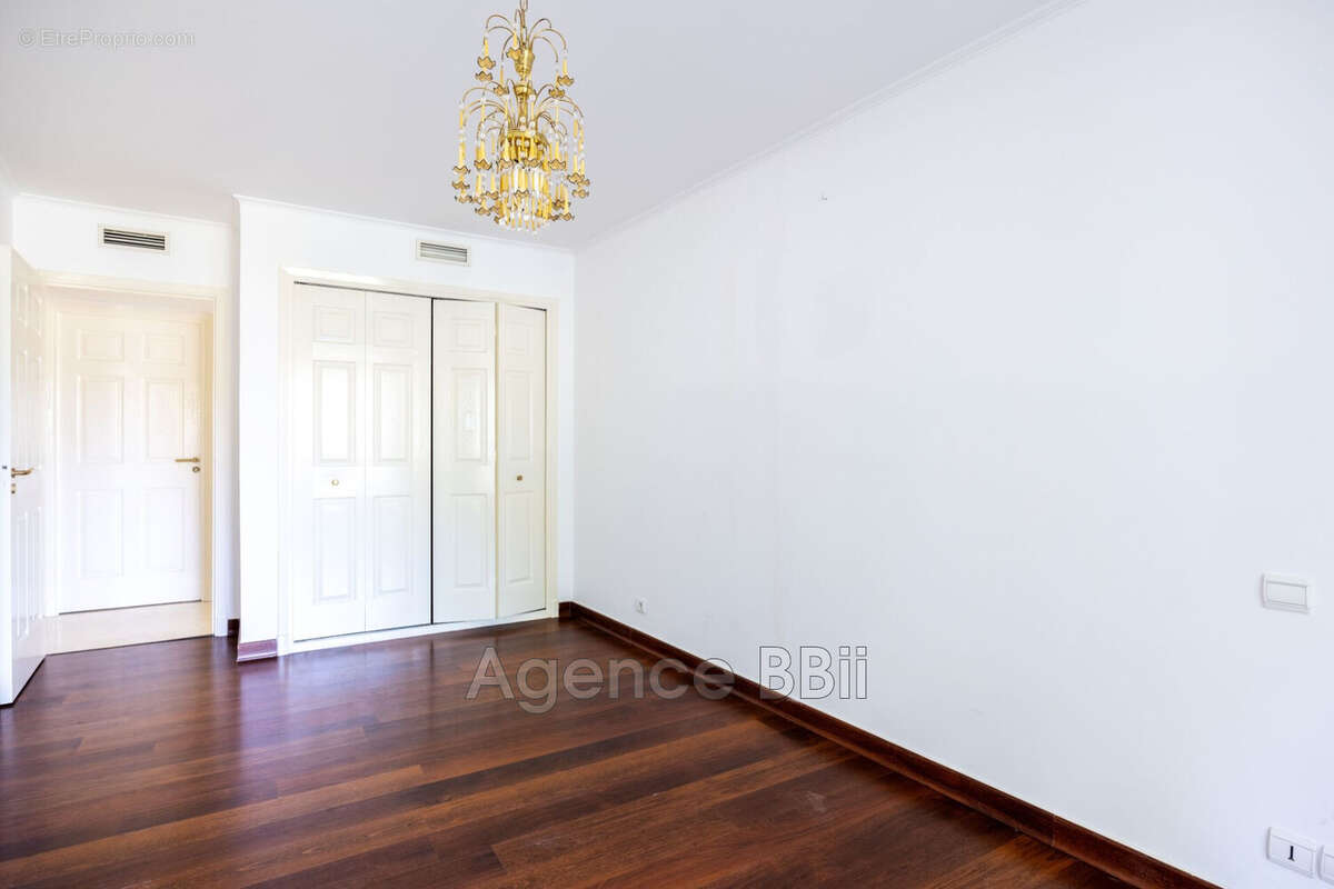 Appartement 104 m² à Saint-Laurent-Du-Var  - photo 9