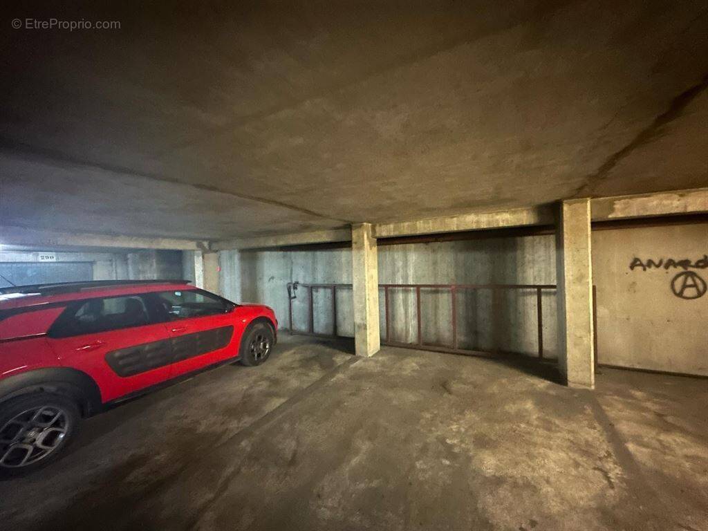 Parking à PARIS-19E