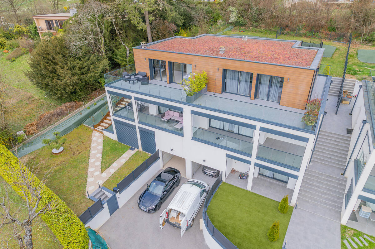 Maison à VETRAZ-MONTHOUX