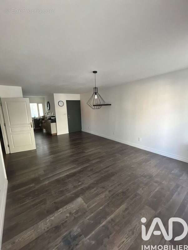 Photo 2 - Appartement à LAMBESC
