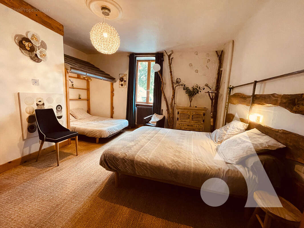 Maison à ROCHEFORT-SUR-NENON