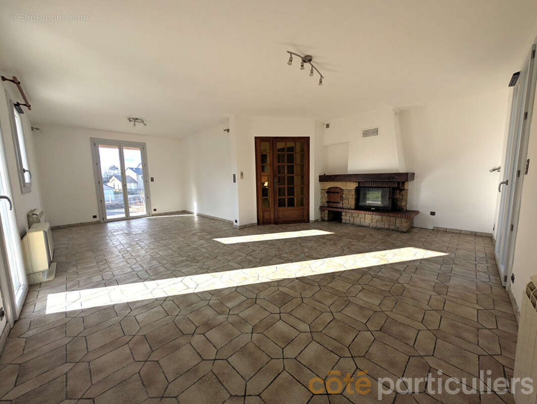 Maison à COMPS-LA-GRAND-VILLE