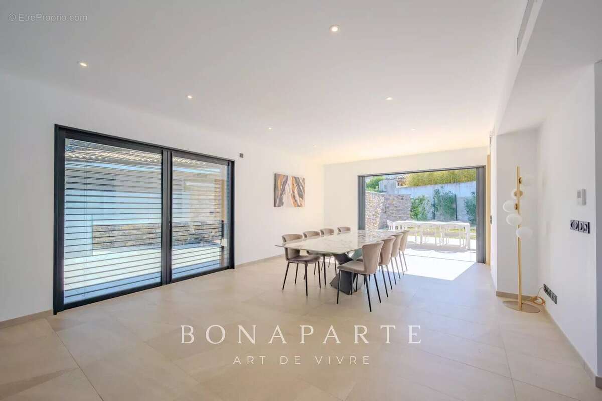 SAINT-TROPEZ - GASSIN [VILLE] – Exclusivité : Superbe villa-appartement en duplex avec vue mer exceptionnelle - photo 10
