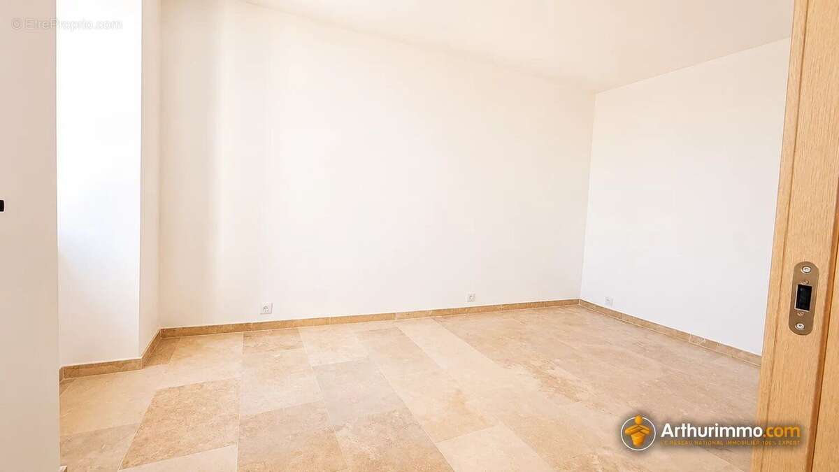 Appartement à POURRIERES