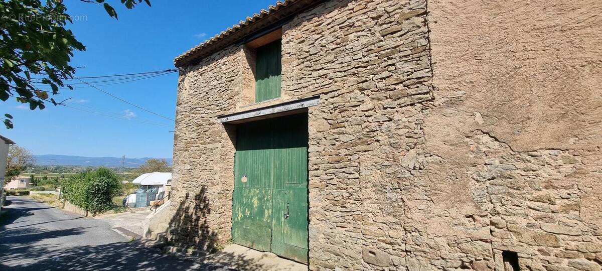 Photo 1 - Parking à CASTELNAU-D&#039;AUDE