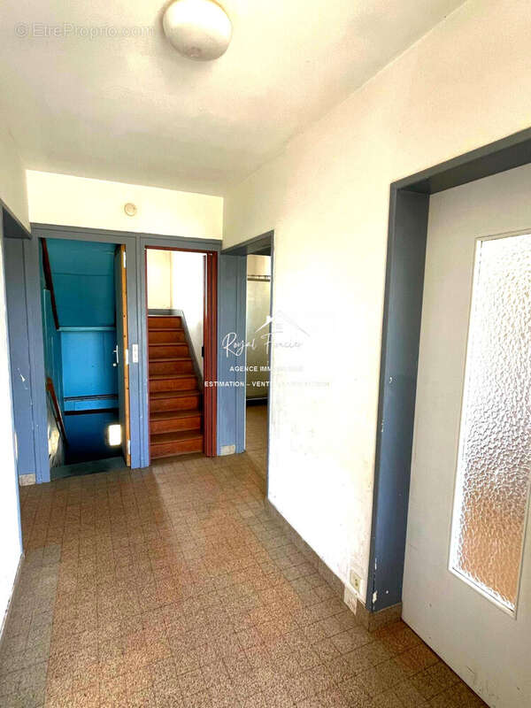 Entrée - Maison à PORT-DE-PILES