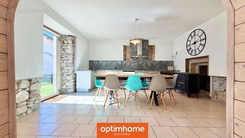  VENTRON – Maison mitoyenne avec jardin clos, dépendances et fort potentiel d’aménagement  - photo 2
