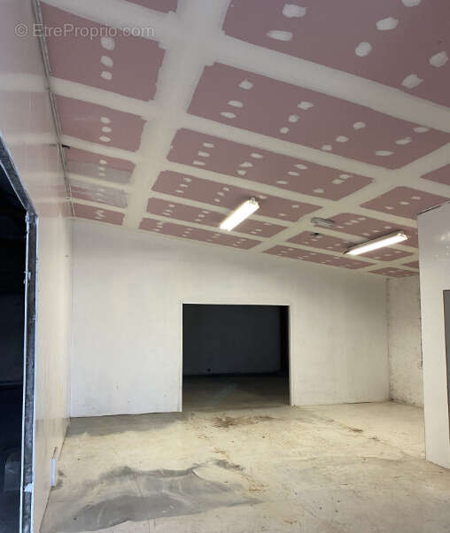 Commerce à CAVIGNAC