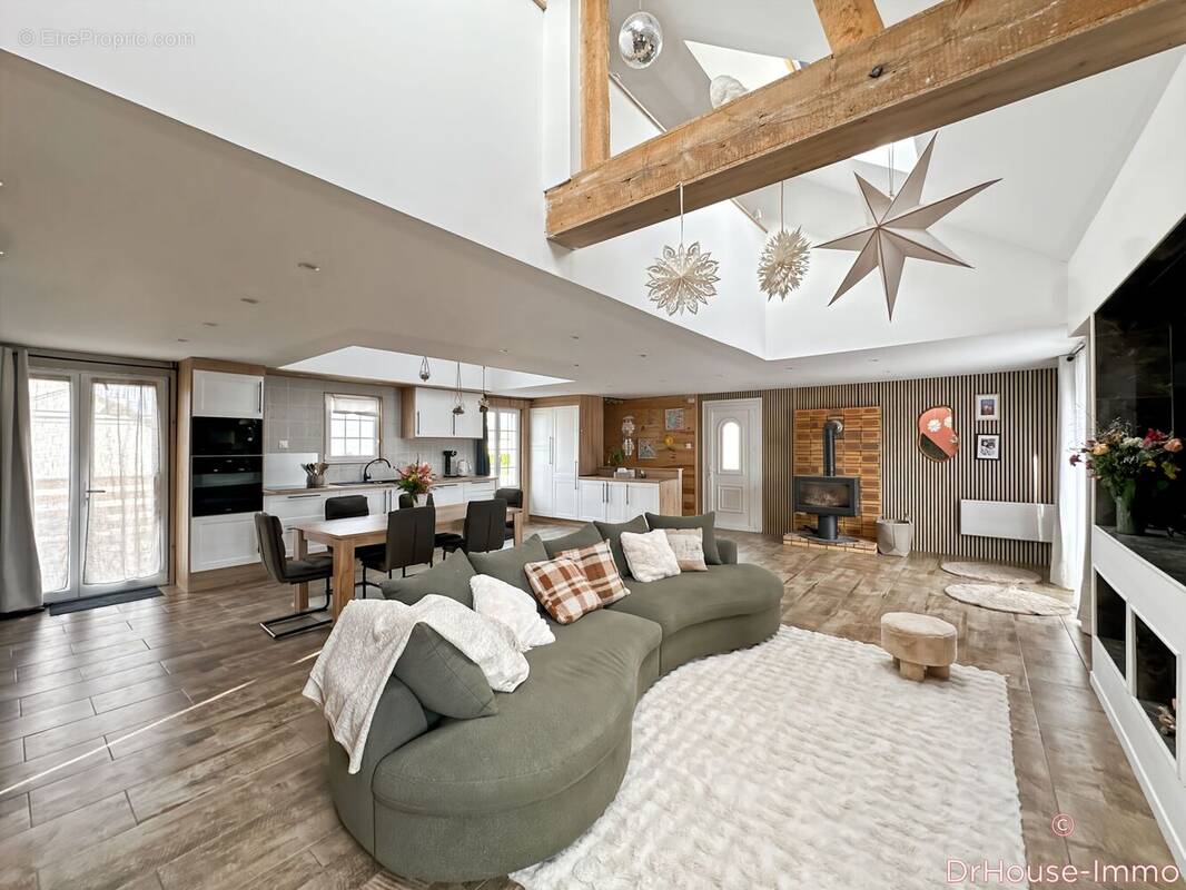 Maison à SAINT-COSME-EN-VAIRAIS