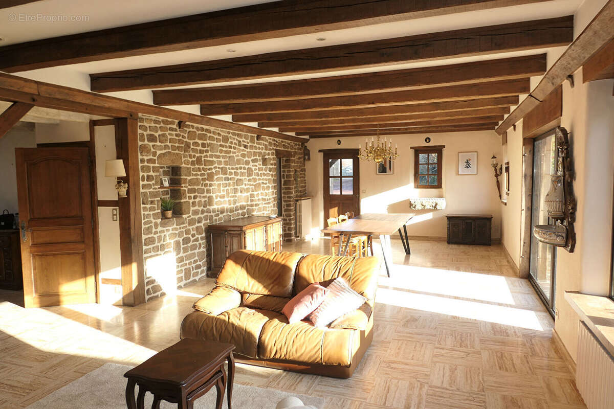 Maison à SAINT-HILAIRE-DU-HARCOUET