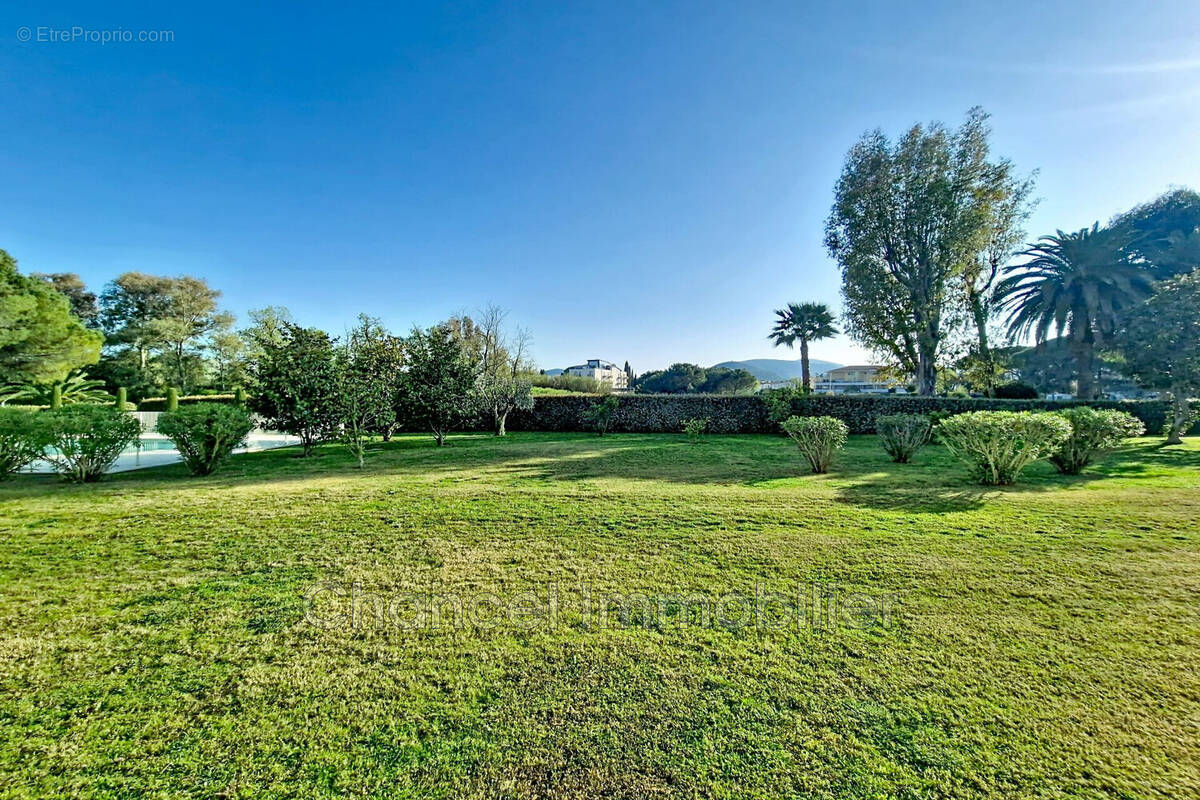 Appartement à MANDELIEU-LA-NAPOULE