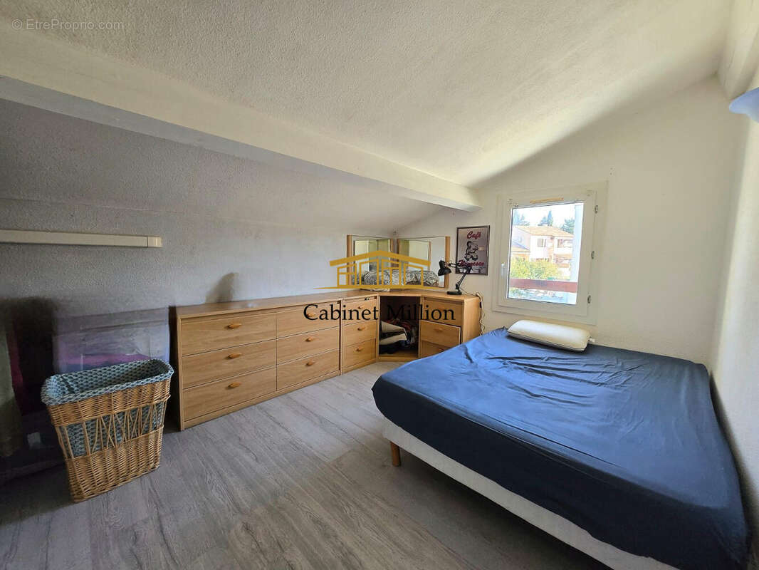 Maison à VIC-LA-GARDIOLE