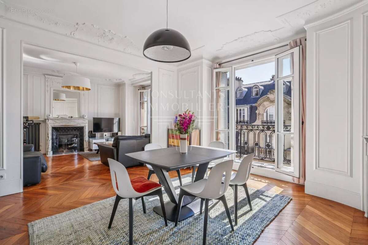 Appartement à NEUILLY-SUR-SEINE