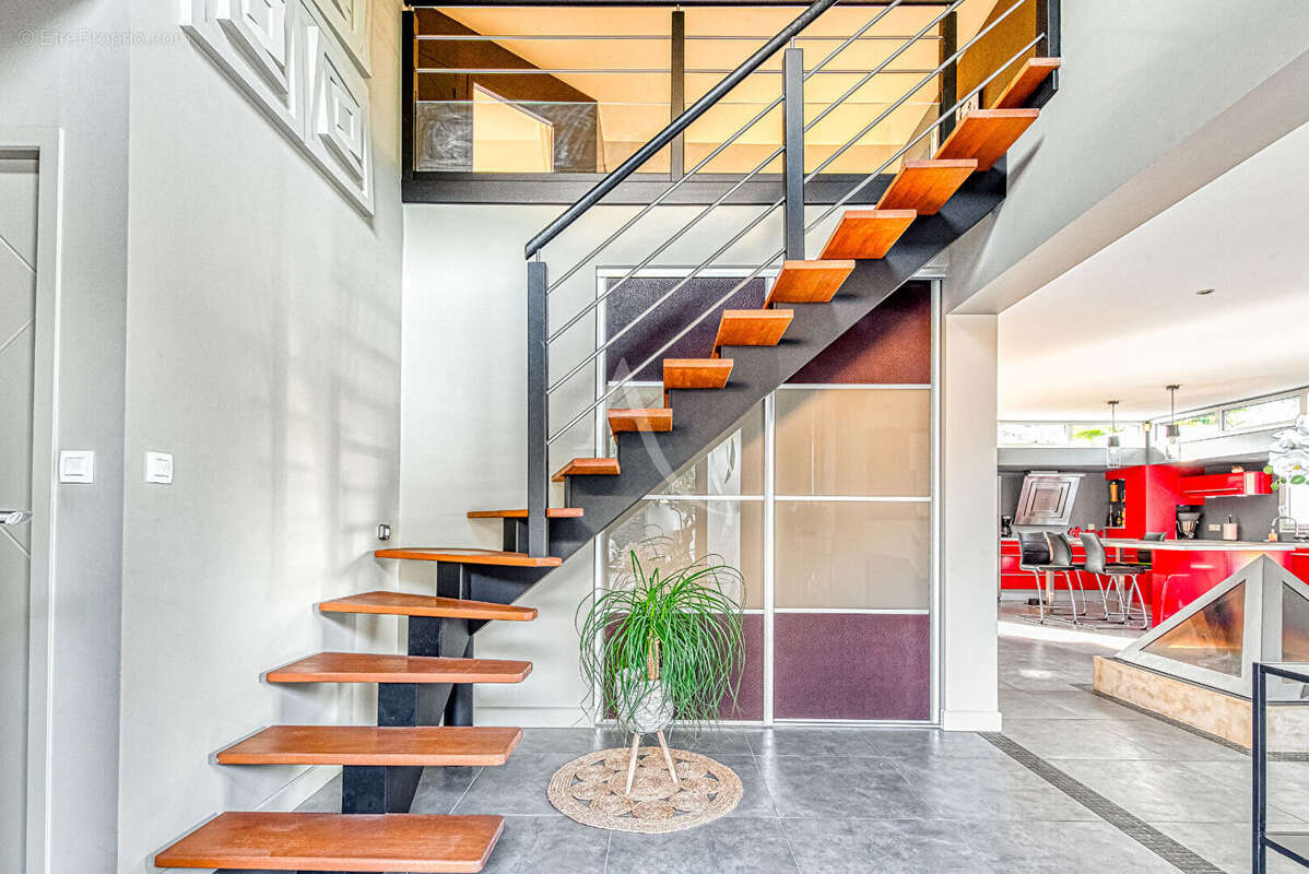 Maison à MONTREUIL-JUIGNE