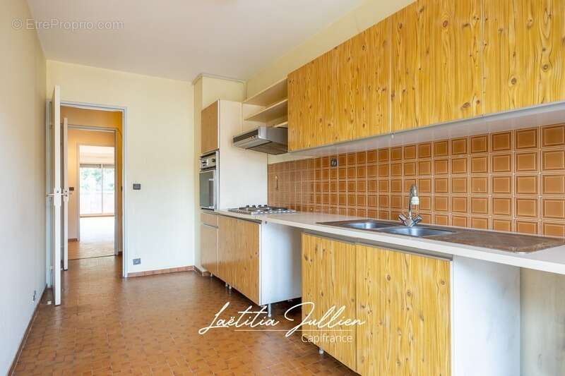 Appartement à MARSEILLE-4E