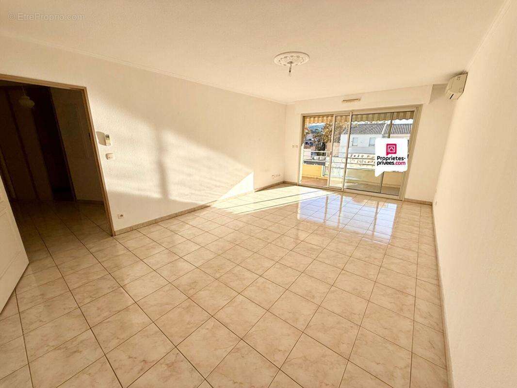 Appartement à SIX-FOURS-LES-PLAGES