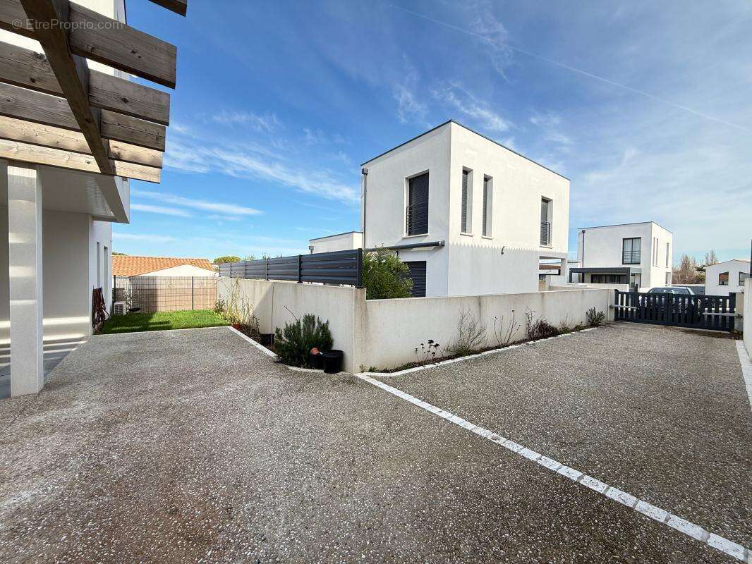 Maison à VAUX-SUR-MER