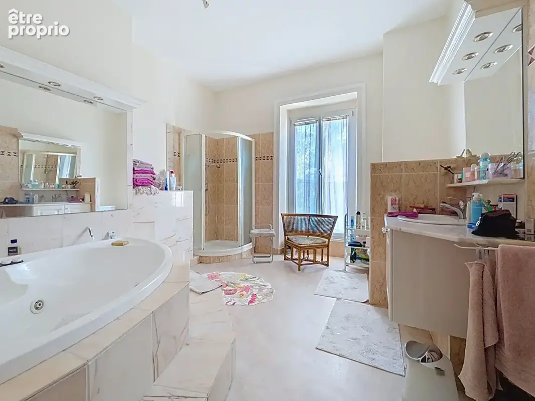 Maison en pierre 7 pièces à vendre - Saint-Aubin-d'Aubigné centre - photo 15