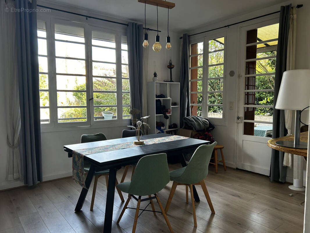 Maison à LABRUGUIERE