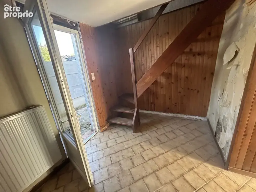 Maison mitoyenne à rénover, beau potentiel, secteur calme ! - photo 4
