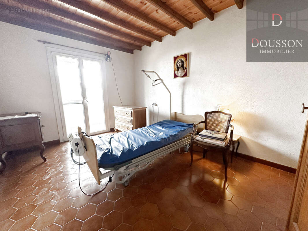 Saintes-maries-de-la-mer - a vendre - maison 230m2 - 9 pieces - photo 7