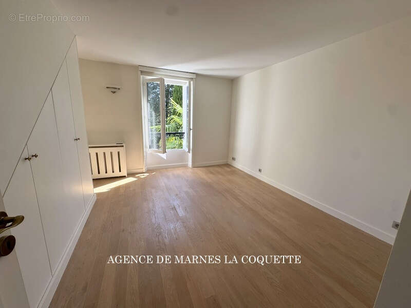Maison à VILLE-D'AVRAY
