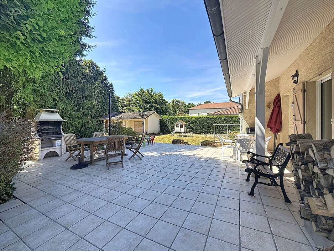 Belle maison de caractères de 134m2 avec piscine, sous sol, atelier sur un terrain de 2085m2 - photo 16