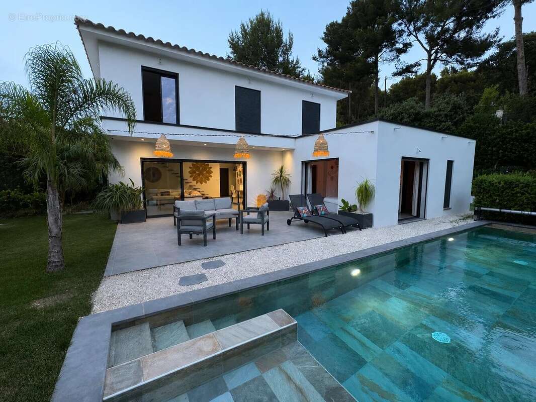 Photo Maison à Sanary-Sur-Mer au prix de 1 560 000€