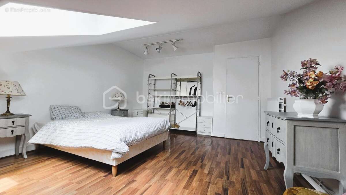 Une maison aux volumes généreux et au potentiel rare à vert-le-grand - photo 12