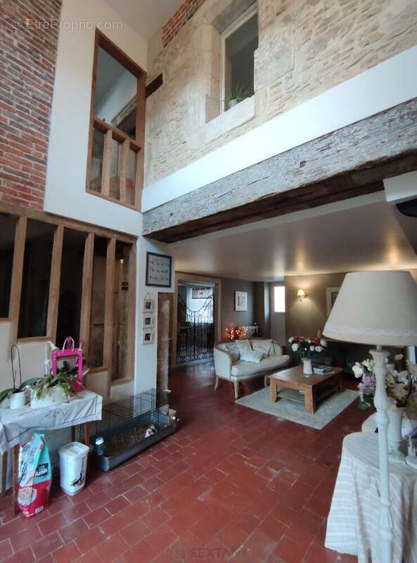 Belle demeure de 446 m² hab datant du 13ème et 17ème siécle avec nombreuses dépendances - photo 5