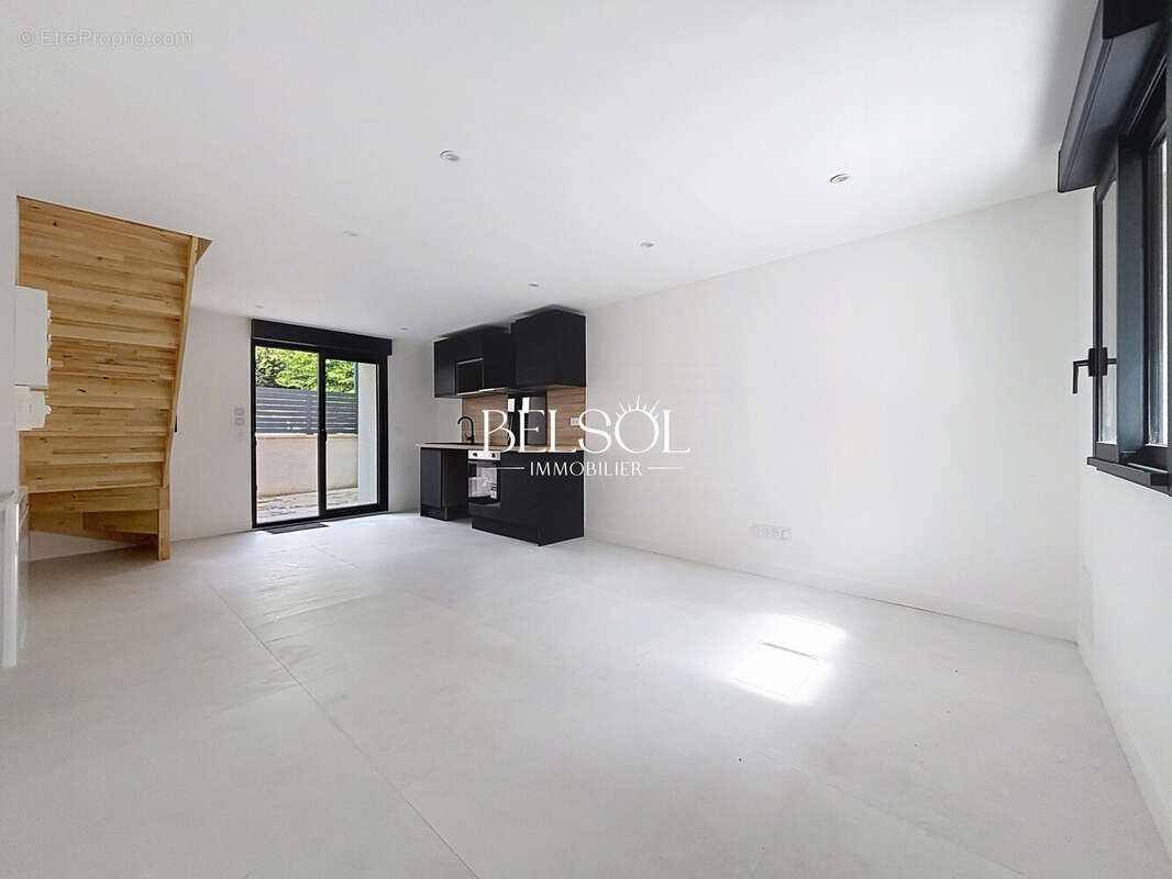 Appartement à SAINT-THIBAULT-DES-VIGNES