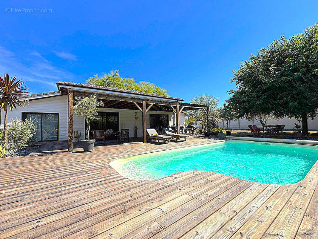 Maison à AMBARES-ET-LAGRAVE