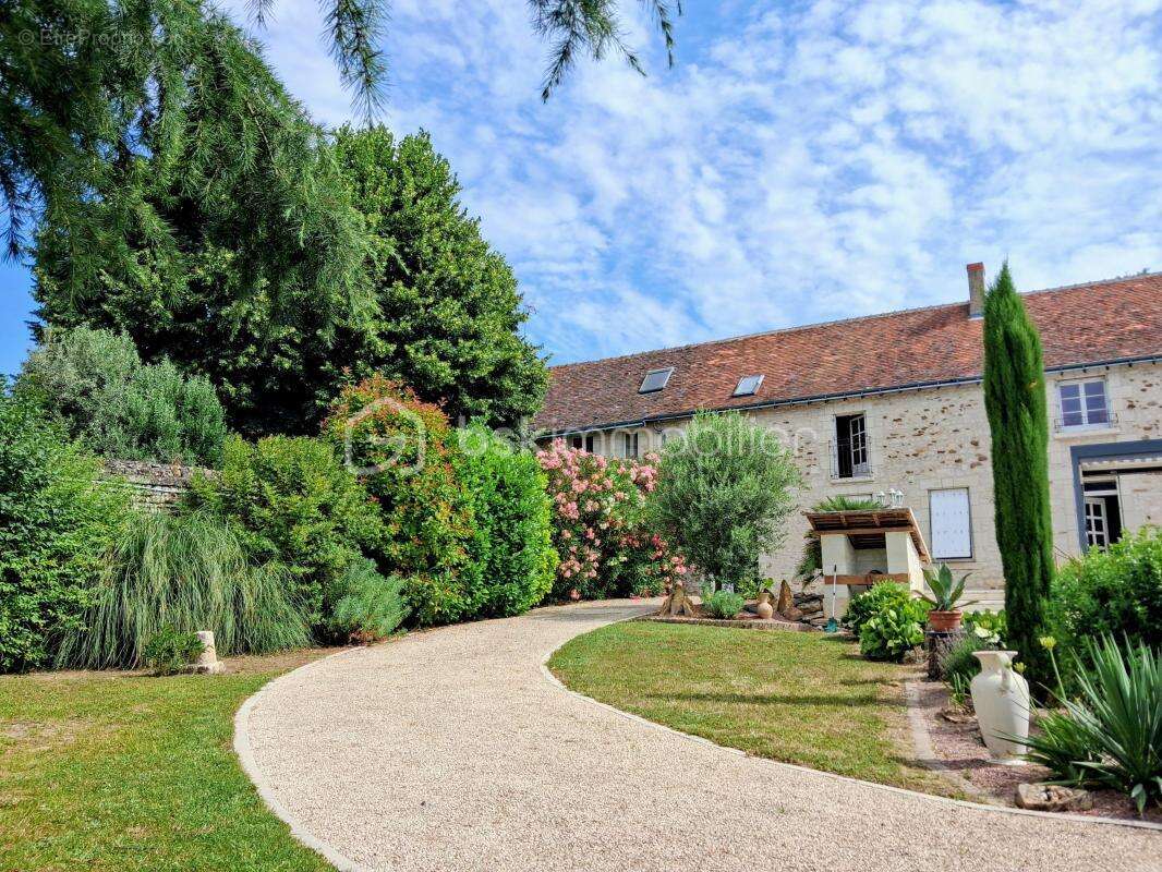 Exceptionnelle bastide du XVe siècle au cœur de la campagne tourangelle – Ancien logis seigneurial de l'Ardoise - photo 2