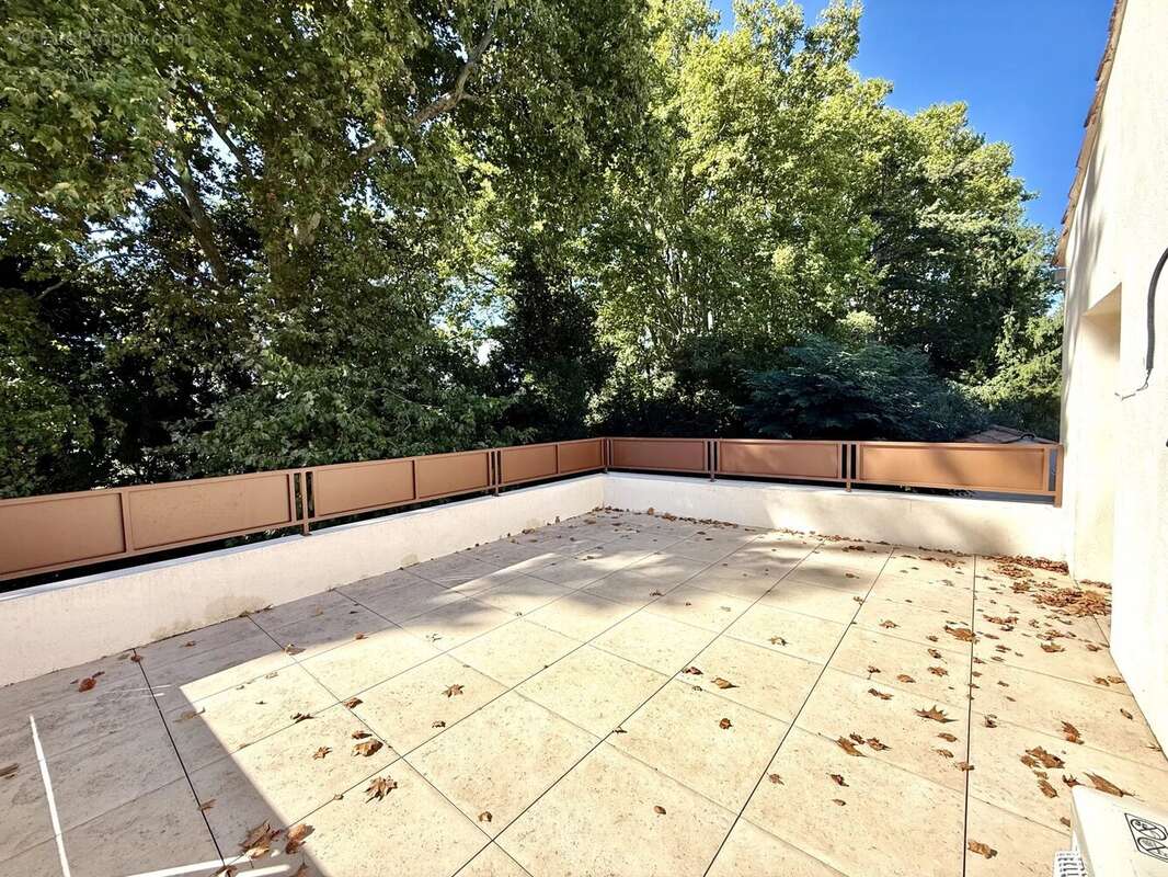 Appartement à JONQUIERES-SAINT-VINCENT