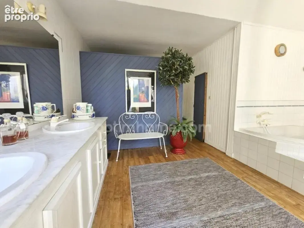 Coup de cœur à Nersac — Demeure de charme de 244 m² et 5 chambres, aux prestations haut de gamme. 10 pièces NERSAC (16) - photo 12