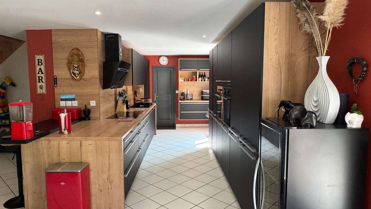 Maison 145 m² à Saint-Hilaire-De-La-Cote  - photo 5