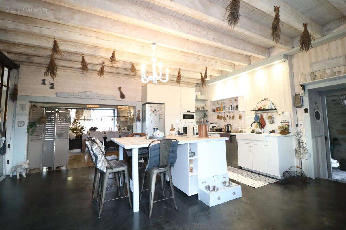 Maison à SAINTE-FOY-LA-LONGUE