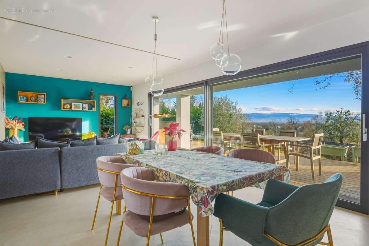 Maison à vendre 7 pièces CROZET (01) - photo 10