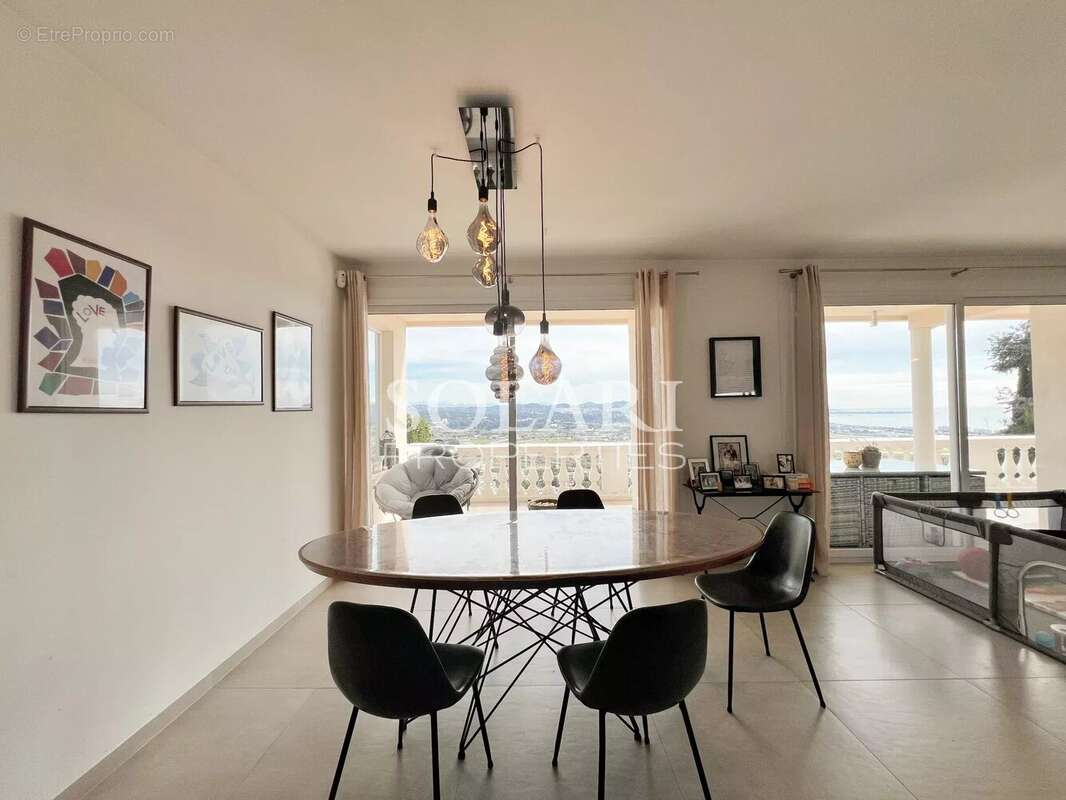 Maison à MANDELIEU-LA-NAPOULE