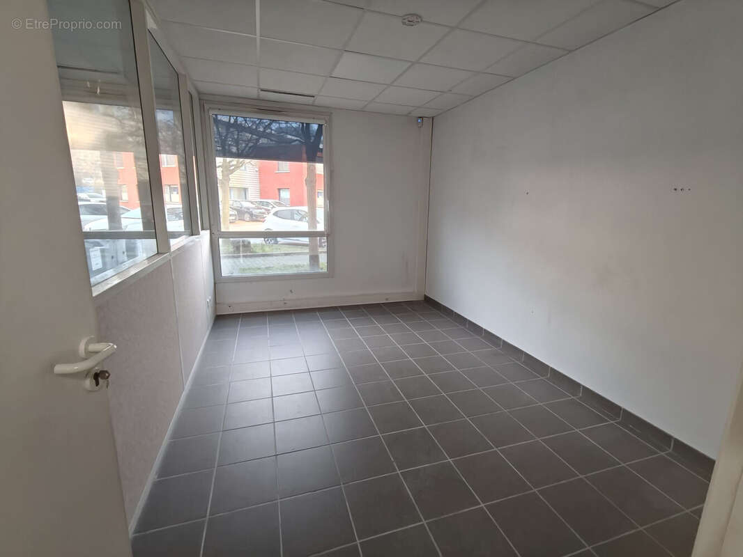 Commerce 120 m² à Brignais  - photo 6