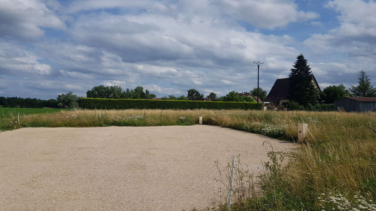 Terrain à L&#039;ABERGEMENT-SAINTE-COLOMBE