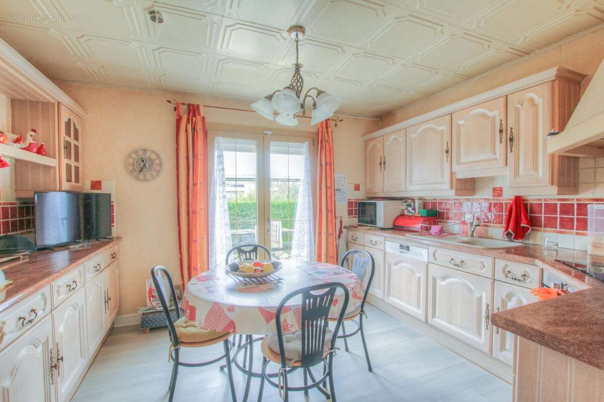 Maison à VETRAZ-MONTHOUX