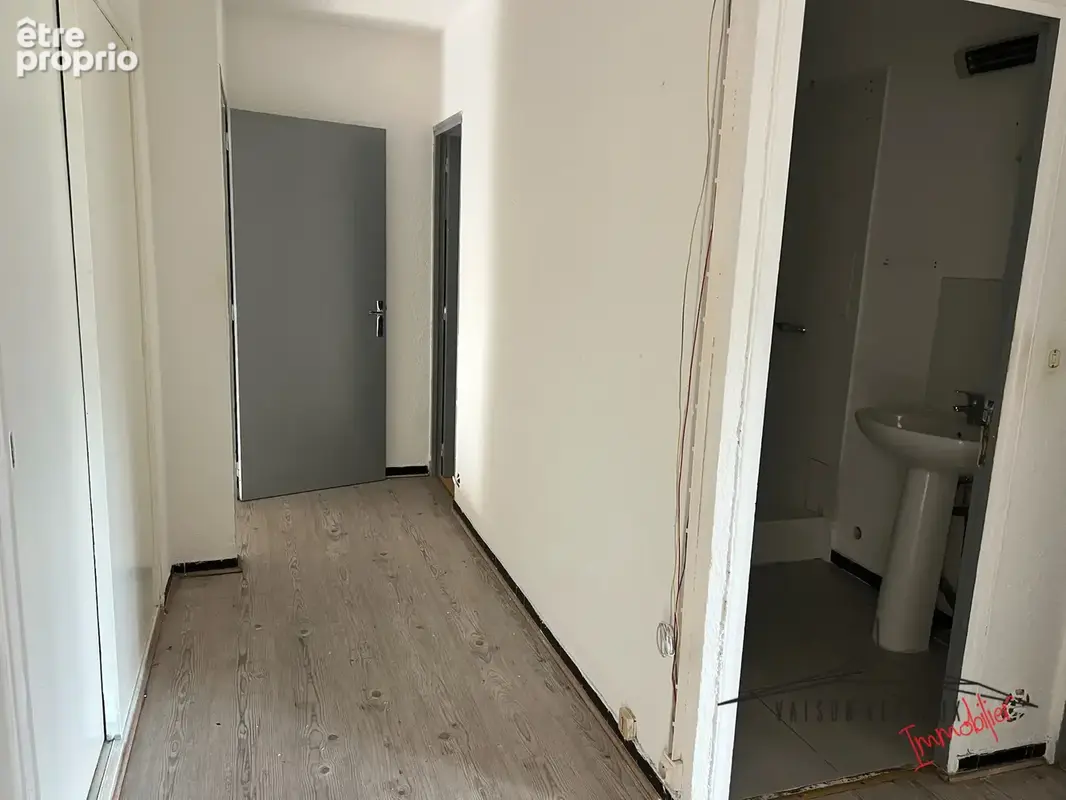 Maison avec 2 appartements et 1 grand garage - photo 12