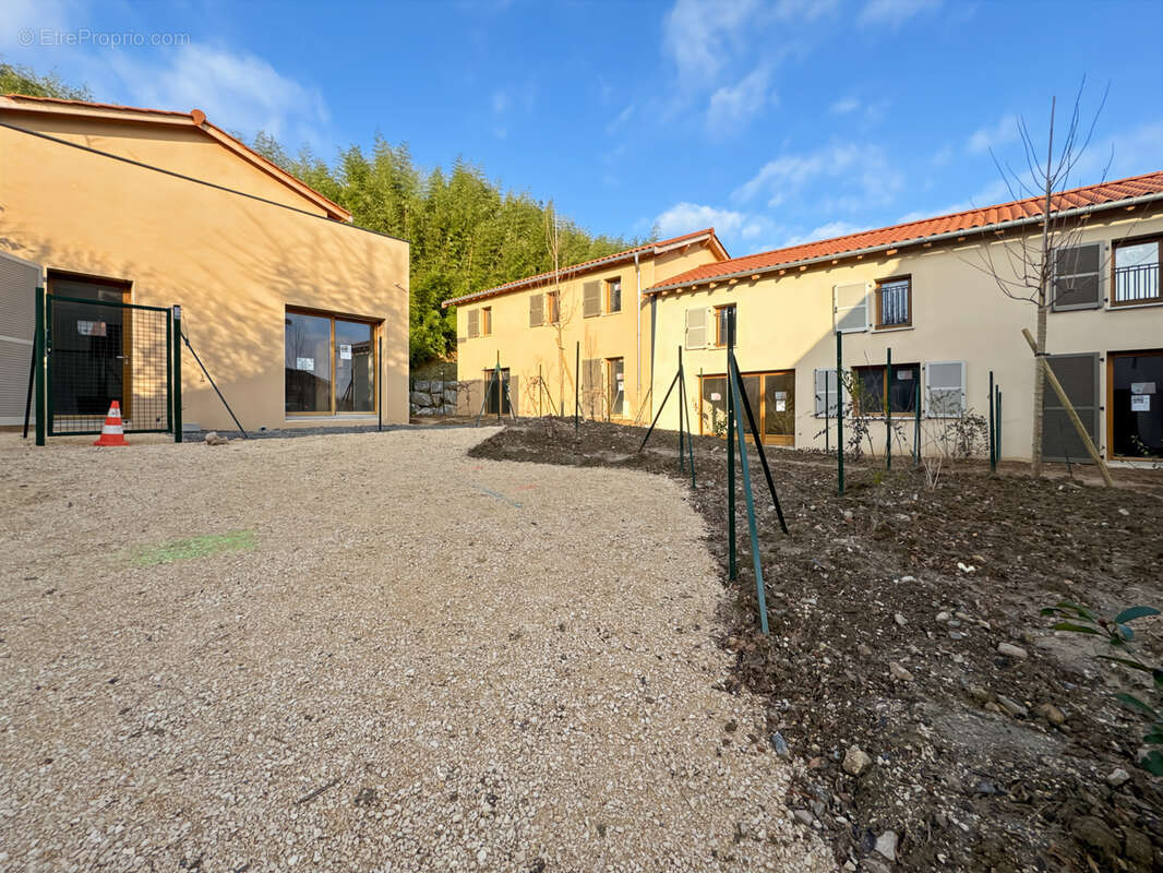 Plateau Duplex avec Jardin à Aménager - Hyper Centre Village - photo 8