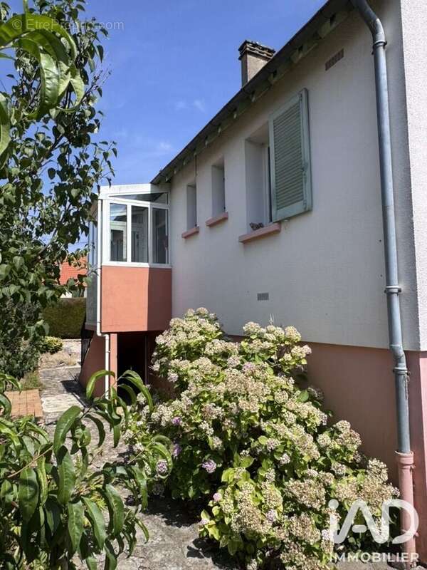 Maison 99 m² à Saint-Clement  - photo 2