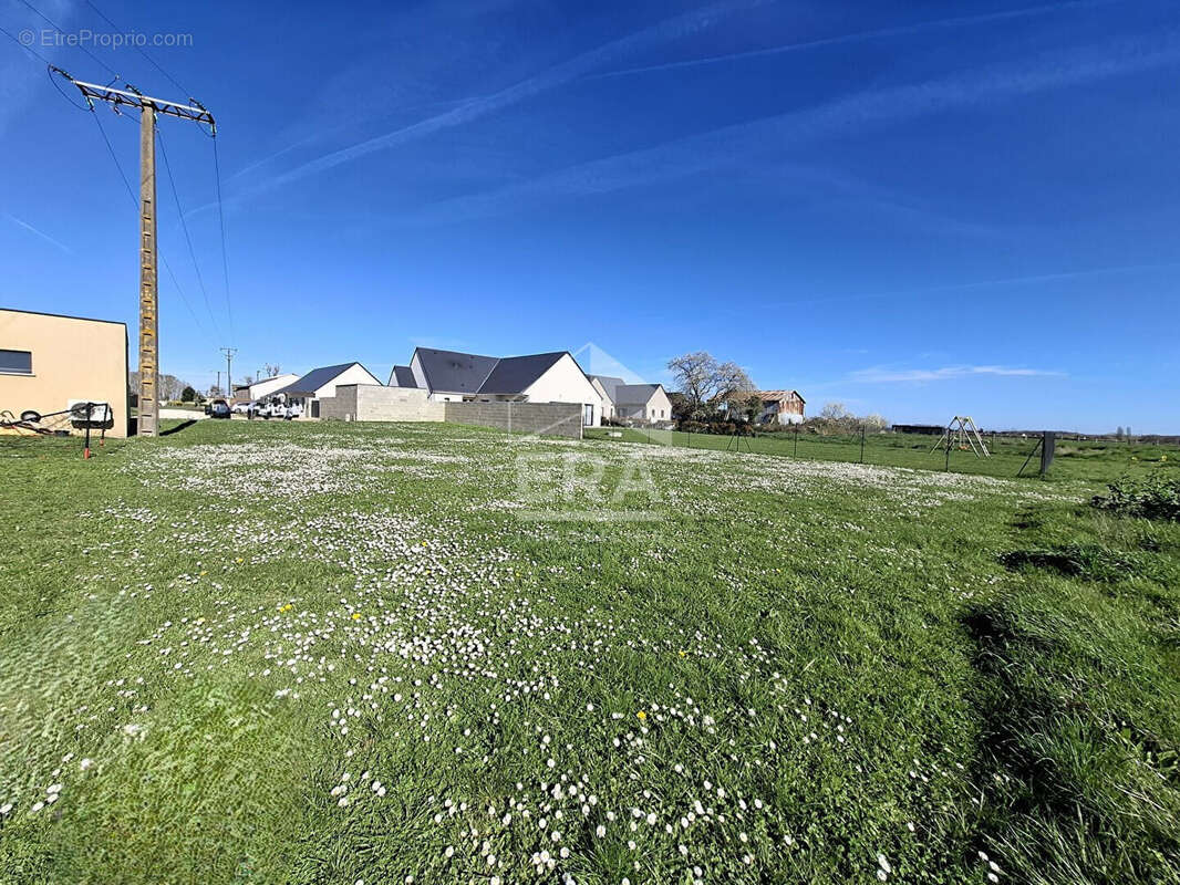 Terrain à LA CHAPELLE-VENDOMOISE