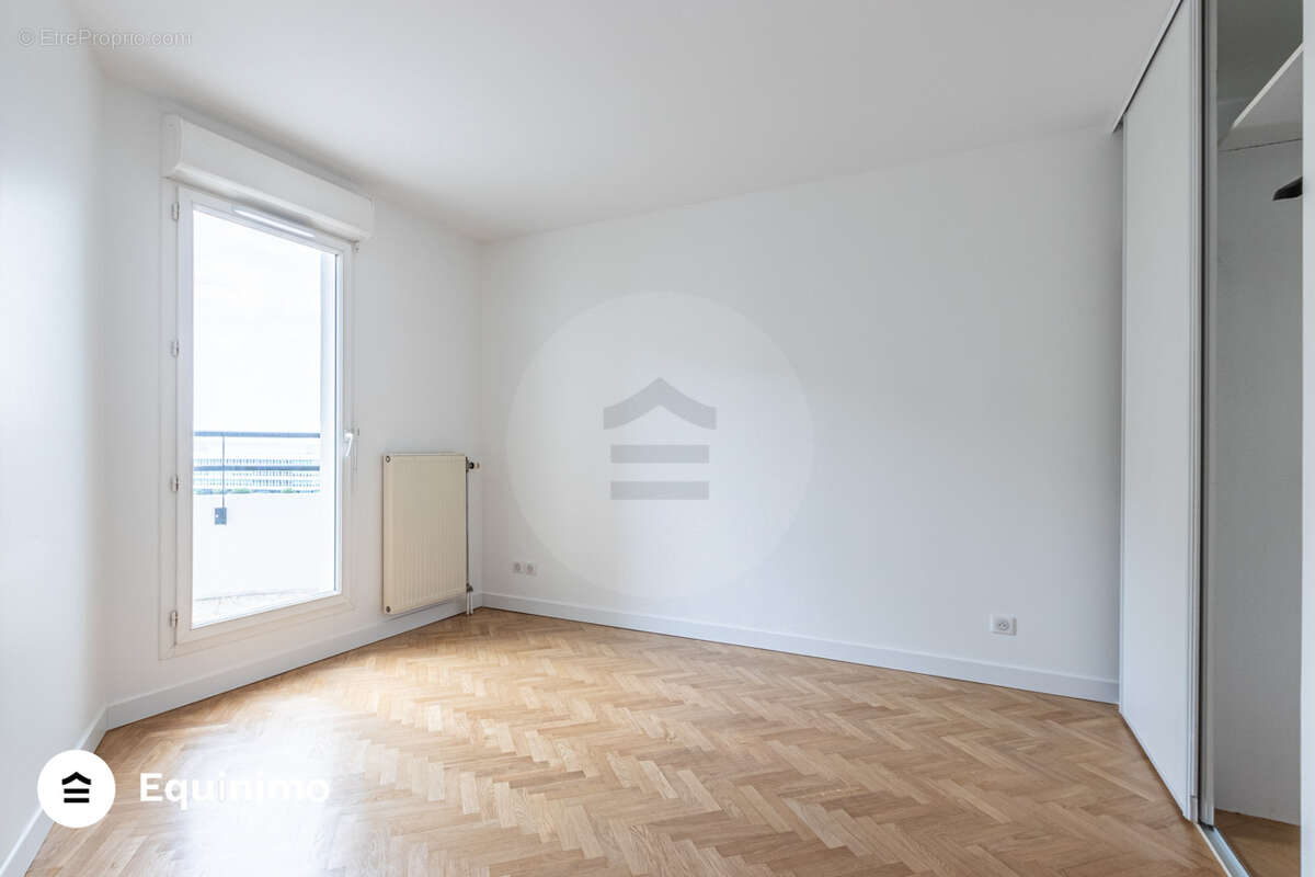 Appartement à COURBEVOIE
