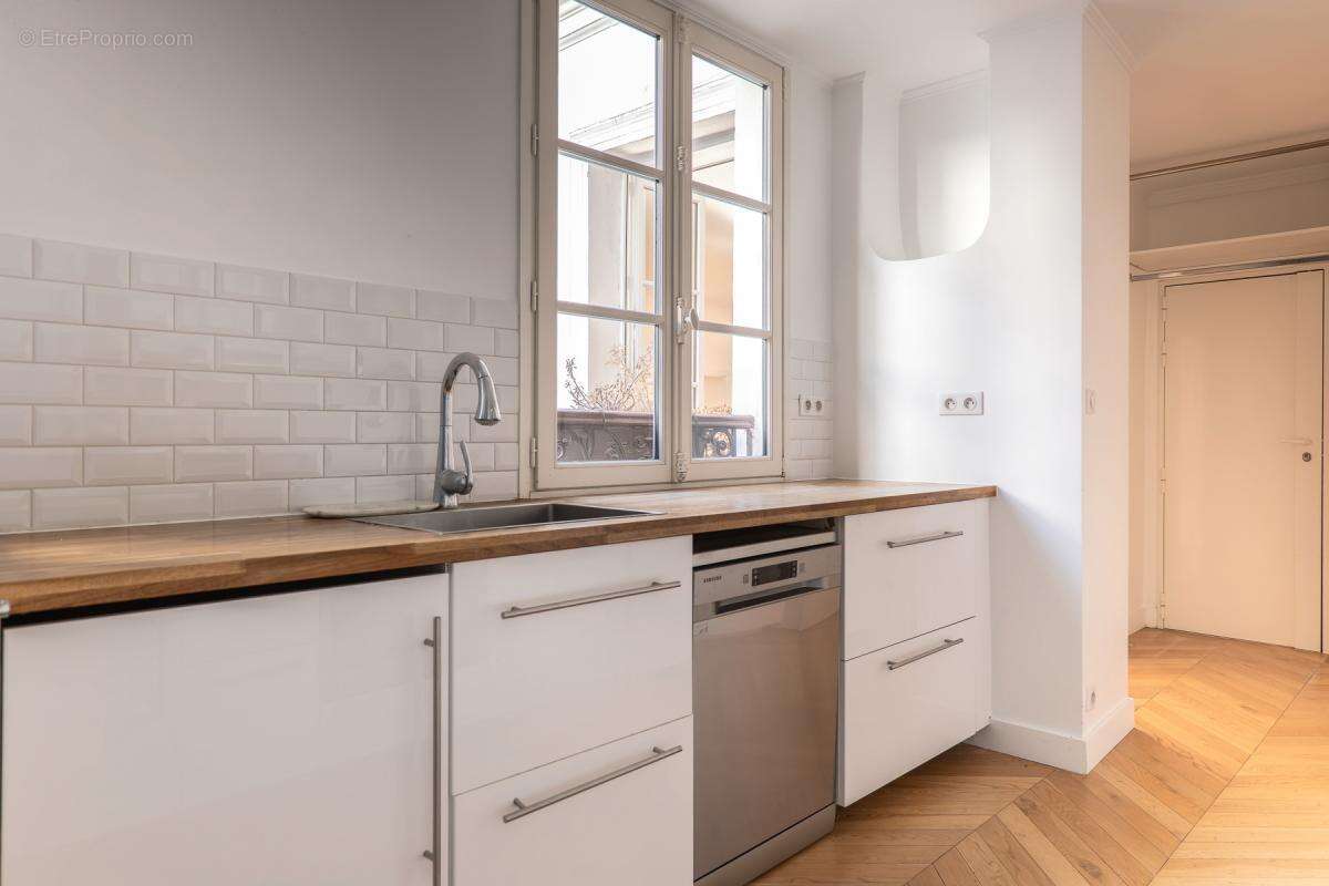 Appartement à PARIS-1E